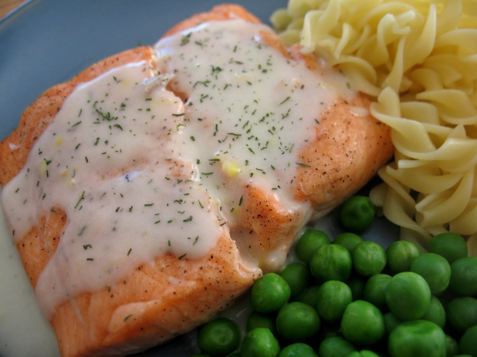 Salmón al Vino o al Ajillo